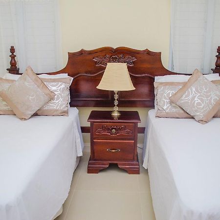Ocho Rios Under The Palms Villa ภายนอก รูปภาพ