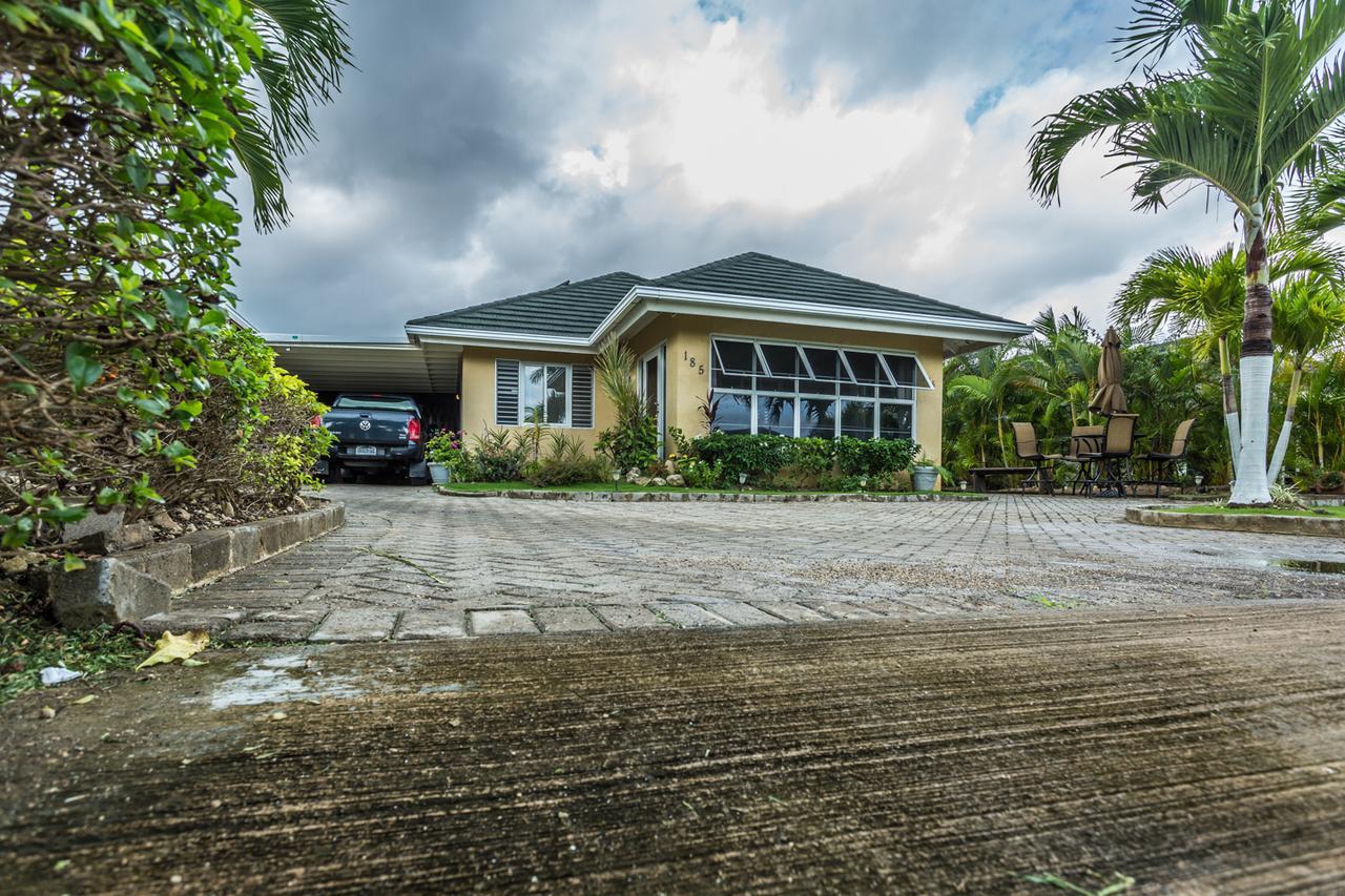 Ocho Rios Under The Palms Villa ภายนอก รูปภาพ